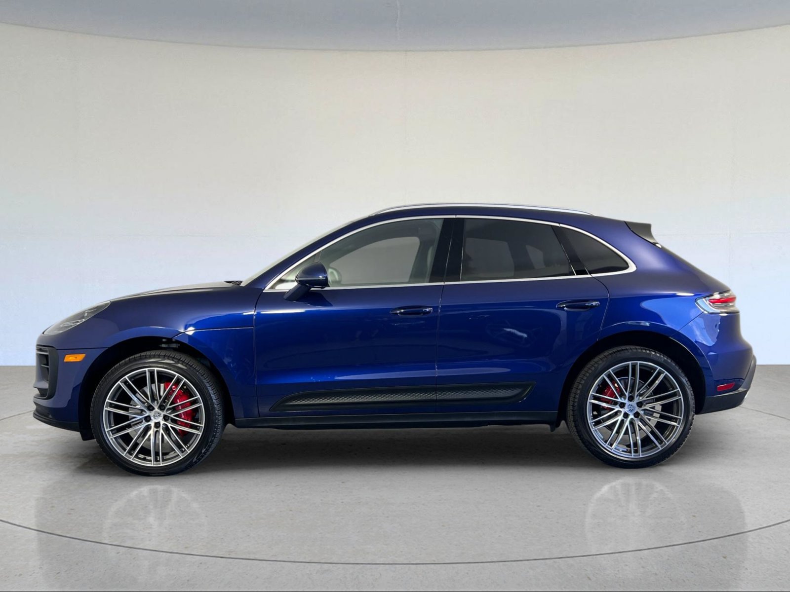 Certified 2025 Porsche Macan S AWD/4WD image 2