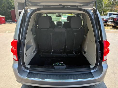 Used 2019 Dodge Grand Caravan SE FWD image 11