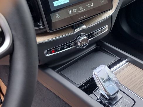 New 2026 Volvo XC60 B5 Plus w/ Protection Package Premier image 16