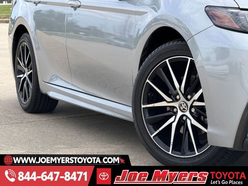 Used 2024 Toyota Camry SE image 13