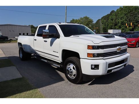 Used 2019 Chevrolet Silverado 3500 LT w/ LT Convenience Package AWD/4WD image 8