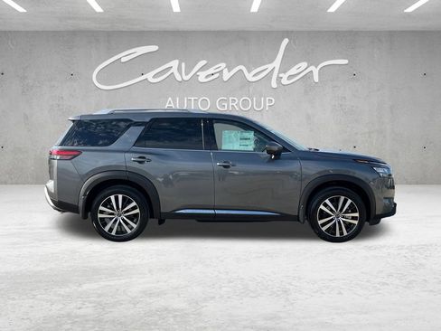 New 2025 Nissan Pathfinder Platinum image 17