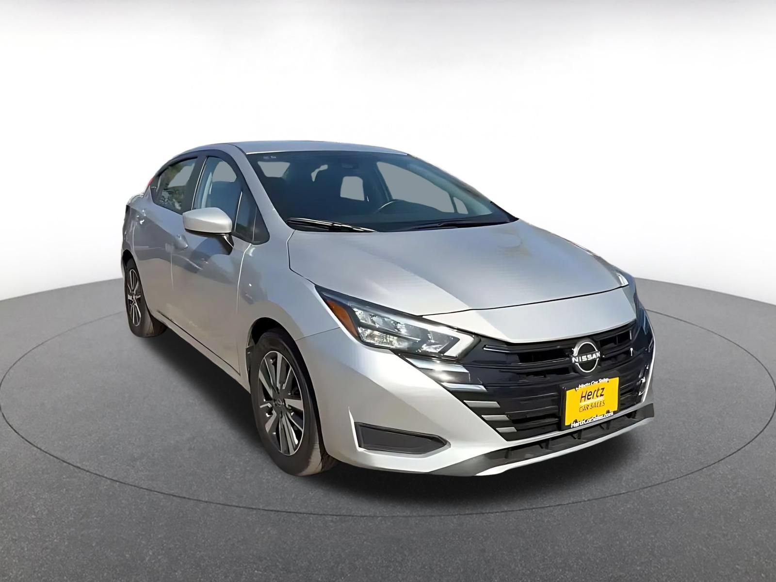 Used 2025 Nissan Versa SV FWD image 3