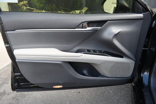 Certified 2018 Toyota Camry SE FWD image 13
