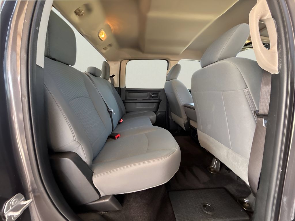 Used 2018 RAM 1500 Express RWD image 31