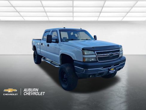 Used 2005 Chevrolet Silverado 2500 LT w/ Heavy-Duty Power Package AWD/4WD image 1