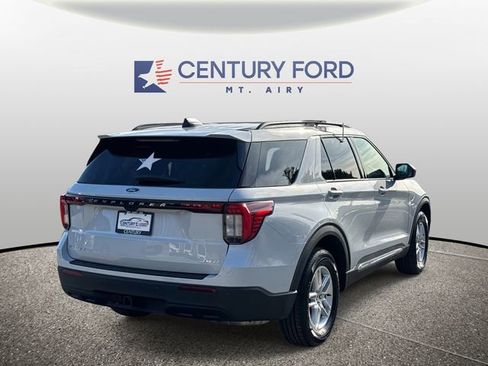 Used 2025 Ford Explorer Active image 3