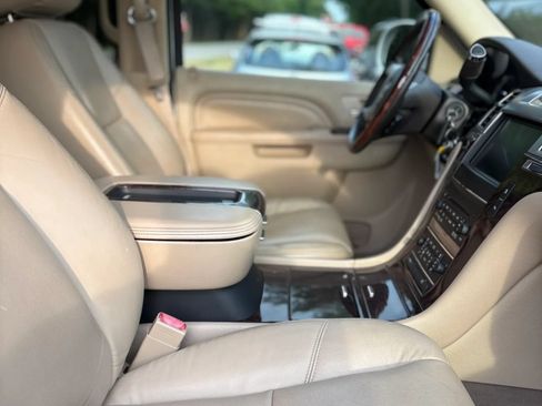 Used 2011 Cadillac Escalade Premium AWD/4WD image 31