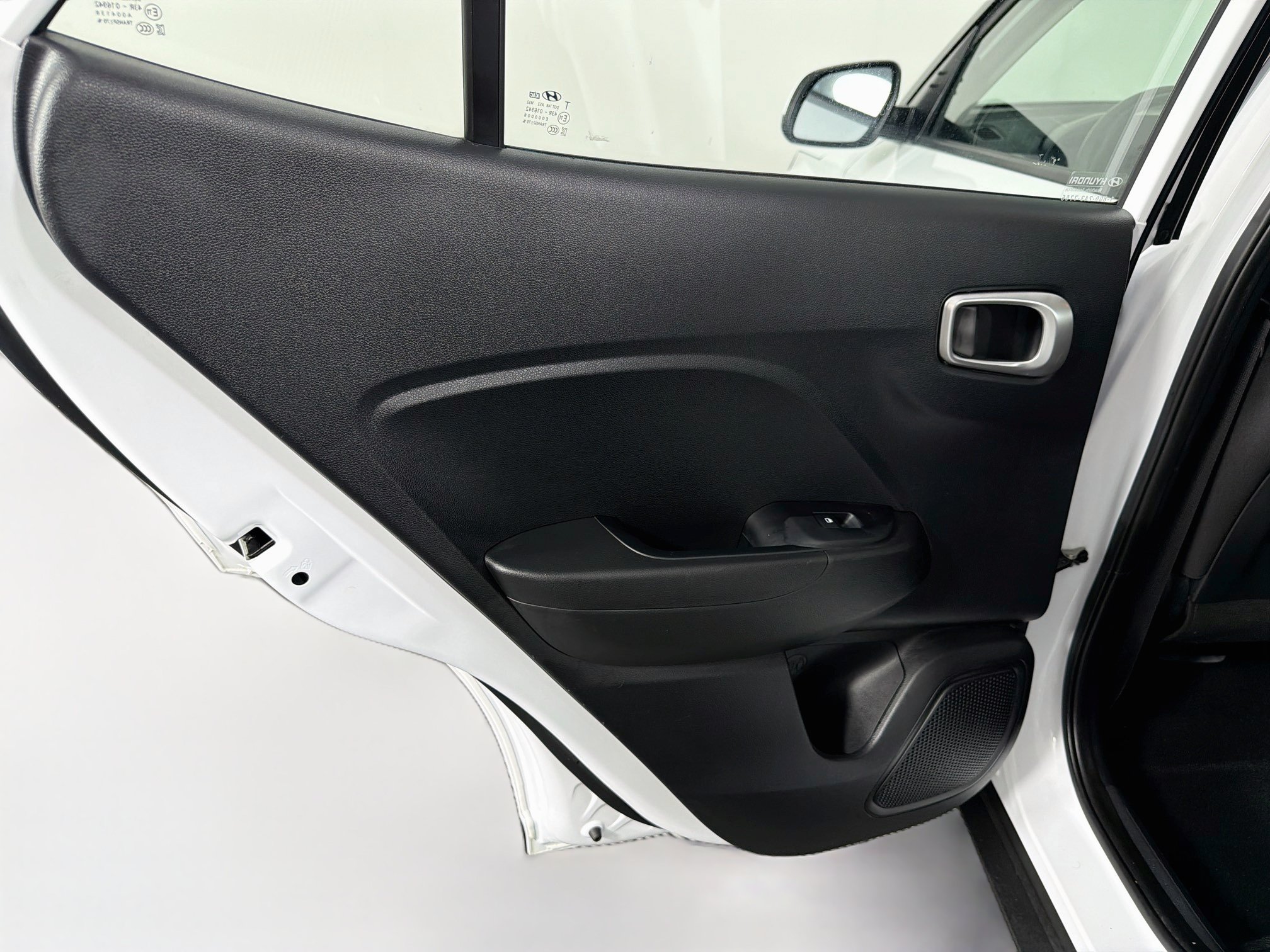Used 2025 Hyundai Venue SEL FWD image 28