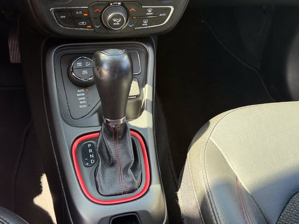 Used 2021 Jeep Compass Trailhawk AWD/4WD image 15