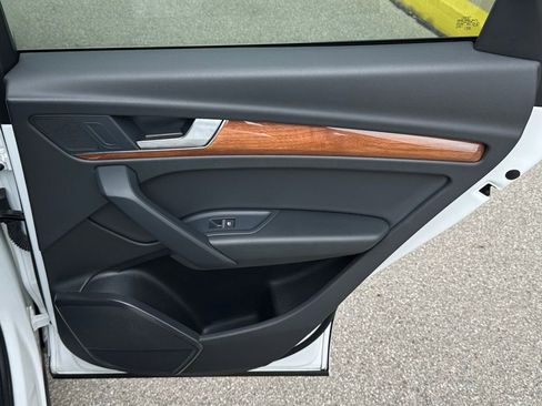 Used 2021 Audi Q5 2.0T Premium w/ Convenience Package image 21