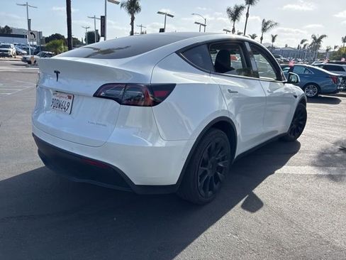 Used 2022 Tesla Model Y Long Range AWD/4WD image 3