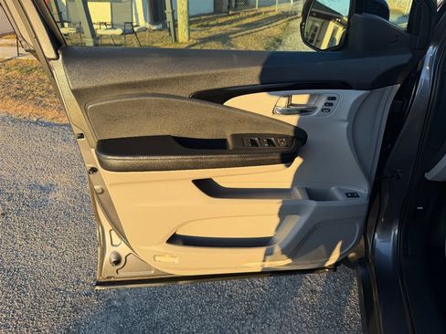 Used 2017 Honda Pilot Elite image 14