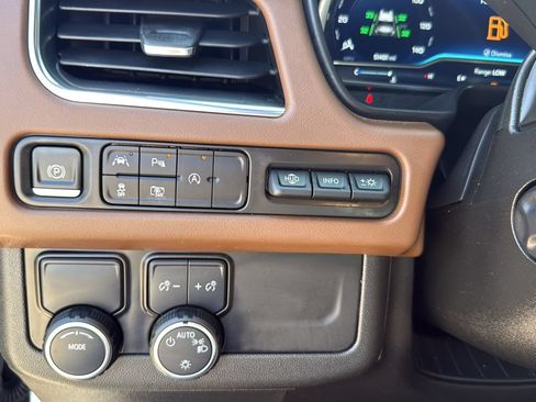 Used 2023 Chevrolet Suburban High Country RWD image 15
