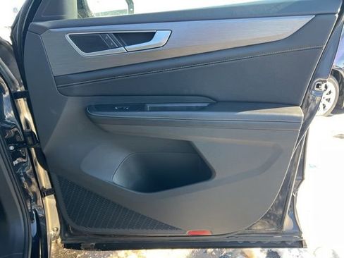 Used 2024 Volkswagen Atlas Cross Sport SE image 29