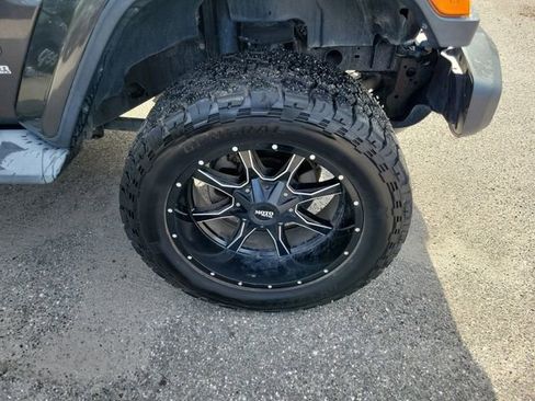 Used 2018 Jeep Wrangler Unlimited Sahara image 5