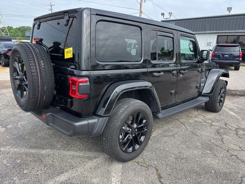 Used 2023 Jeep Wrangler Unlimited Sahara w/ Cold Weather Group AWD/4WD image 4