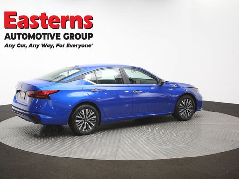 Used 2025 Nissan Altima 2.5 SV FWD image 41