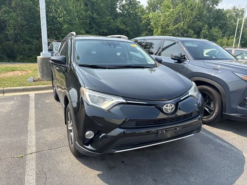 Used 2017 Toyota RAV4 XLE AWD/4WD image 39
