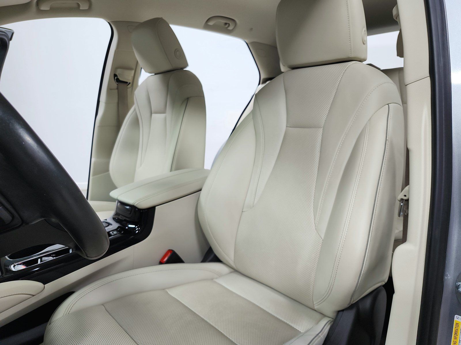 Used 2023 Buick Envision Essence w/ Technology Package I FWD image 20