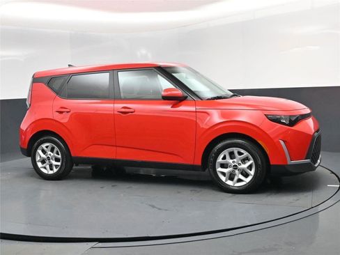 Used 2024 Kia Soul LX w/ Option Group 015 image 2