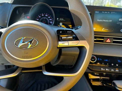 Used 2023 Hyundai Elantra SEL image 16