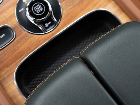 Certified 2025 Bentley Bentayga Extended Wheelbase image 34