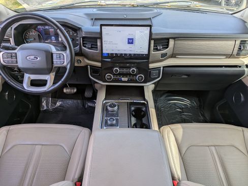 Used 2024 Ford Expedition Limited image 18