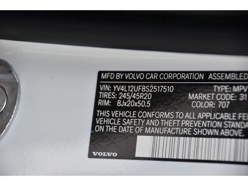 Certified 2025 Volvo XC40 B5 Ultra w/ Protection Package Premier image 32