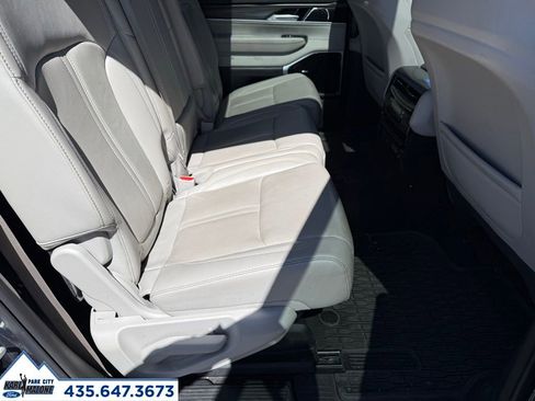 Used 2023 Jeep Wagoneer Series III w/ Premium Group I AWD/4WD image 42