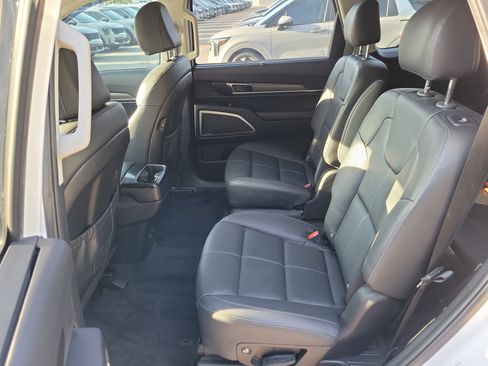 Certified 2022 Kia Telluride EX w/ EX Premium Package FWD image 15