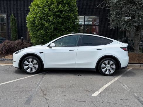 Used 2023 Tesla Model Y Long Range AWD/4WD image 9