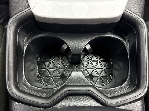 Used 2021 Toyota RAV4 XLE image 31