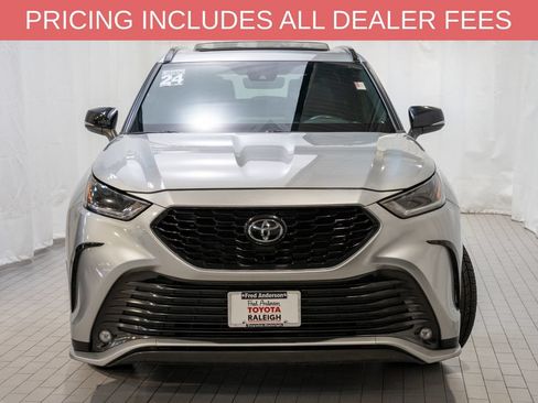 Used 2024 Toyota Highlander XSE AWD/4WD image 2
