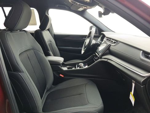 New 2026 Jeep Grand Cherokee Laredo image 24