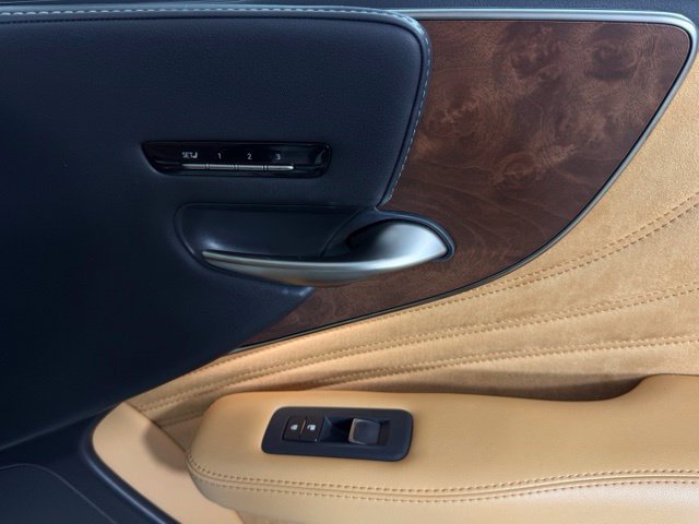 Used 2021 Lexus LS 500 RWD image 32