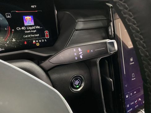 Used 2025 GMC Acadia Elevation image 25