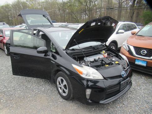 Used 2014 Toyota Prius Two image 8