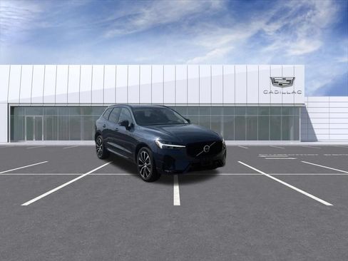 Used 2023 Volvo XC60 B5 Plus w/ Climate Package AWD/4WD image 1