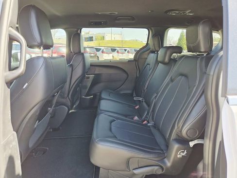 New 2026 Chrysler Pacifica Select FWD image 12