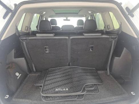 Used 2023 Volkswagen Atlas SE w/ Panoramic Sunroof Package FWD image 9