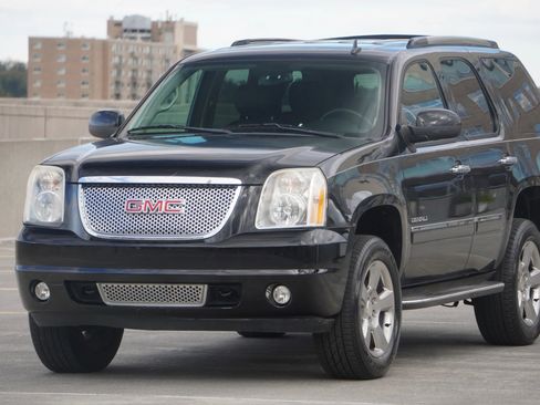 Used 2011 GMC Yukon Denali image 3