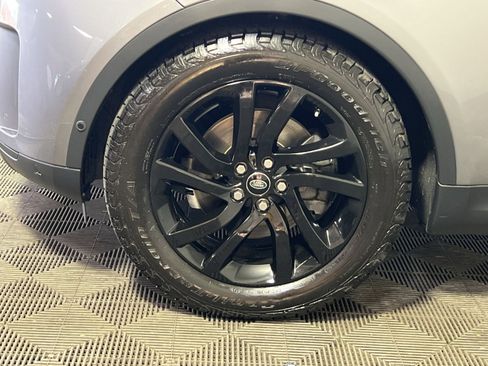 Used 2020 Land Rover Discovery HSE image 12