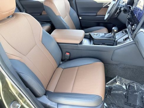 Used 2025 Lexus GX 550 w/ Cold Area Package AWD/4WD image 18