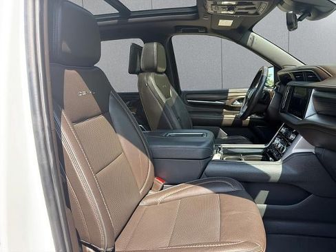Used 2023 GMC Yukon XL Denali w/ Denali Reserve Package AWD/4WD image 17