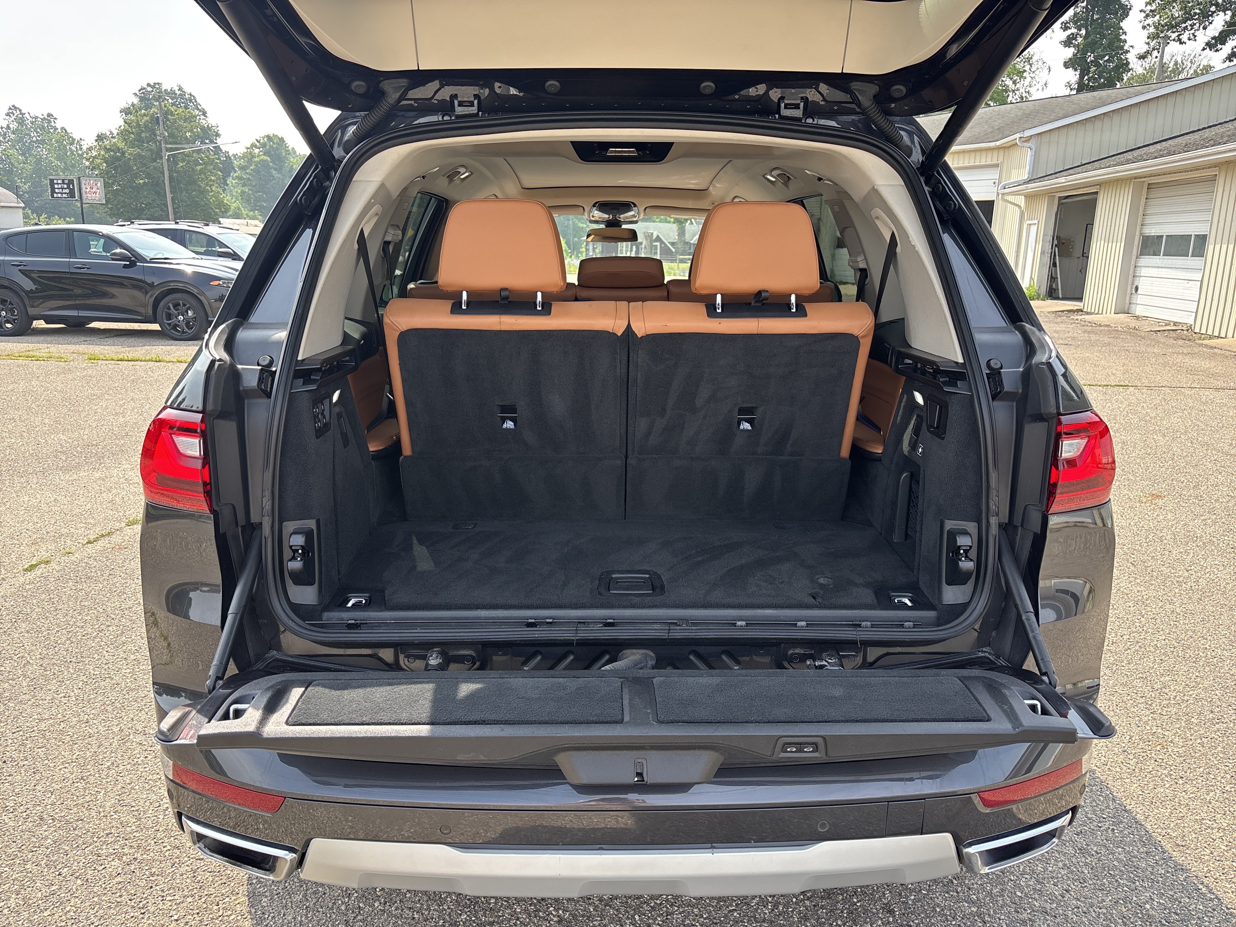 Used 2022 BMW X7 xDrive40i w/ Premium Package AWD/4WD image 7