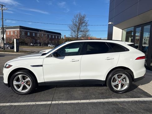 Used 2017 Jaguar F-PACE Premium image 2