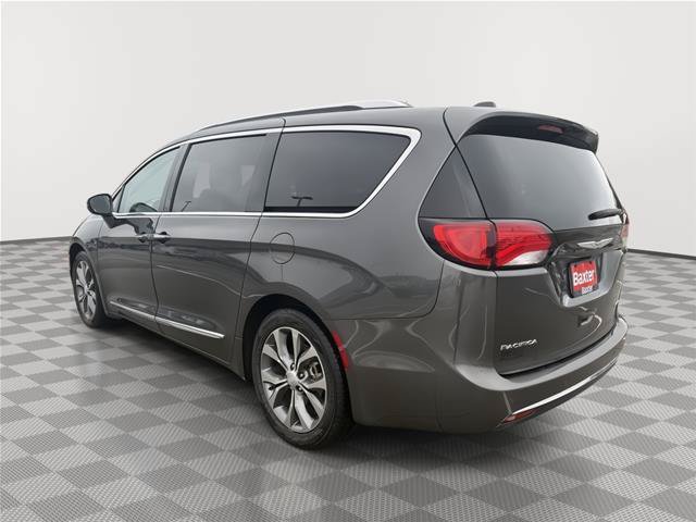 Used 2017 Chrysler Pacifica Limited FWD image 5