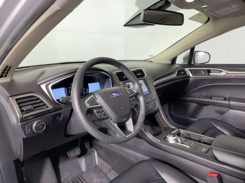 Used 2019 Ford Fusion SEL image 3