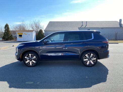 New 2025 Mitsubishi Outlander SE image 9